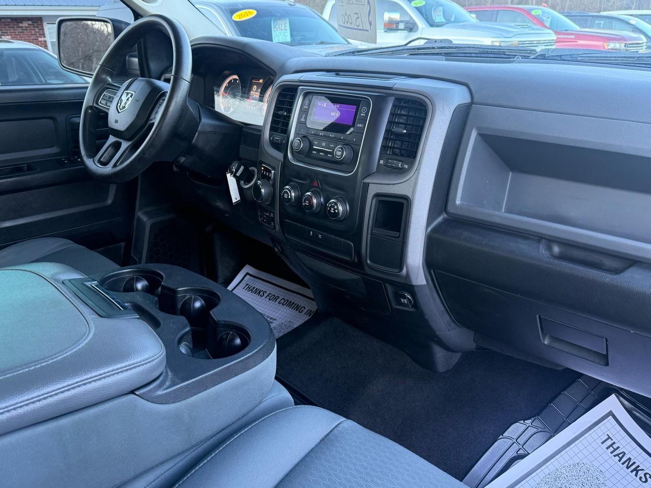 RAM 1500 4WD Crew Cab 140.5" Express 2015