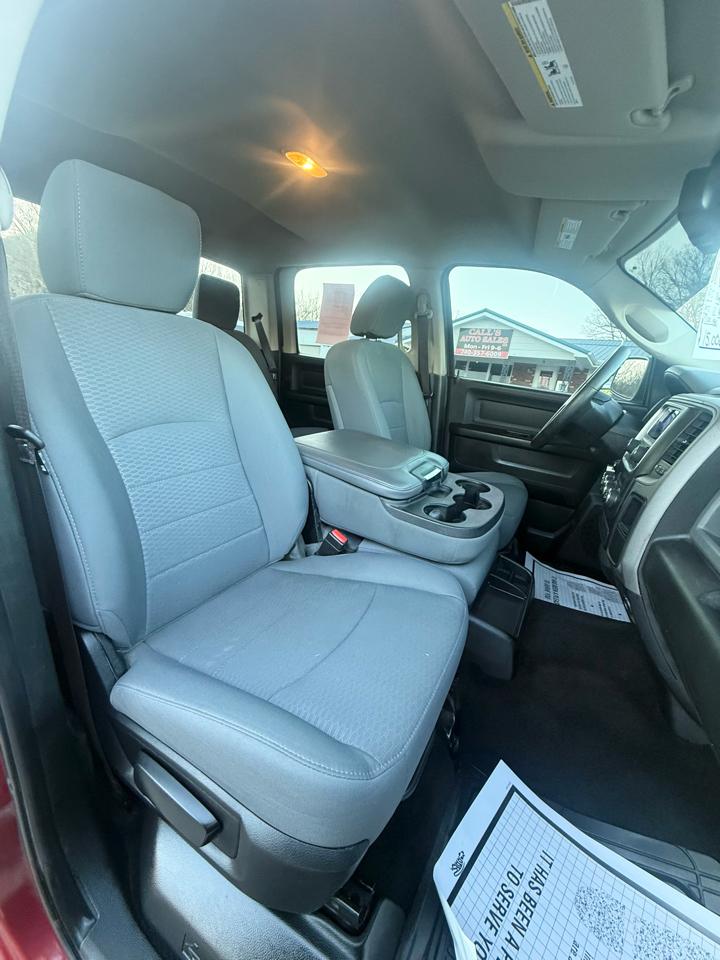 RAM 1500 4WD Crew Cab 140.5" Express 2015