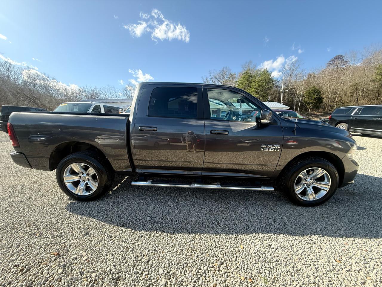 RAM 1500 4WD Crew Cab 140.5" Sport 2018