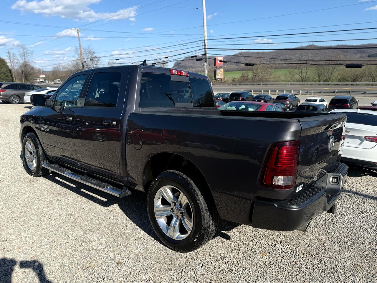 RAM 1500 4WD Crew Cab 140.5" Sport 2018