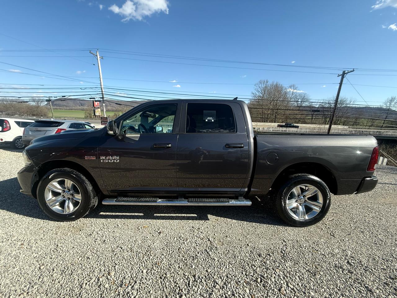 RAM 1500 4WD Crew Cab 140.5" Sport 2018