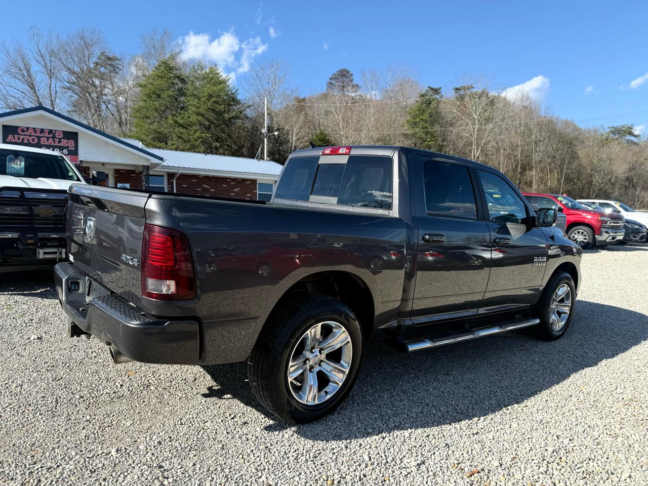 RAM 1500 4WD Crew Cab 140.5" Sport 2018