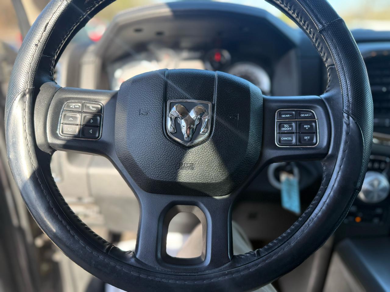 RAM 1500 4WD Crew Cab 140.5" Sport 2018