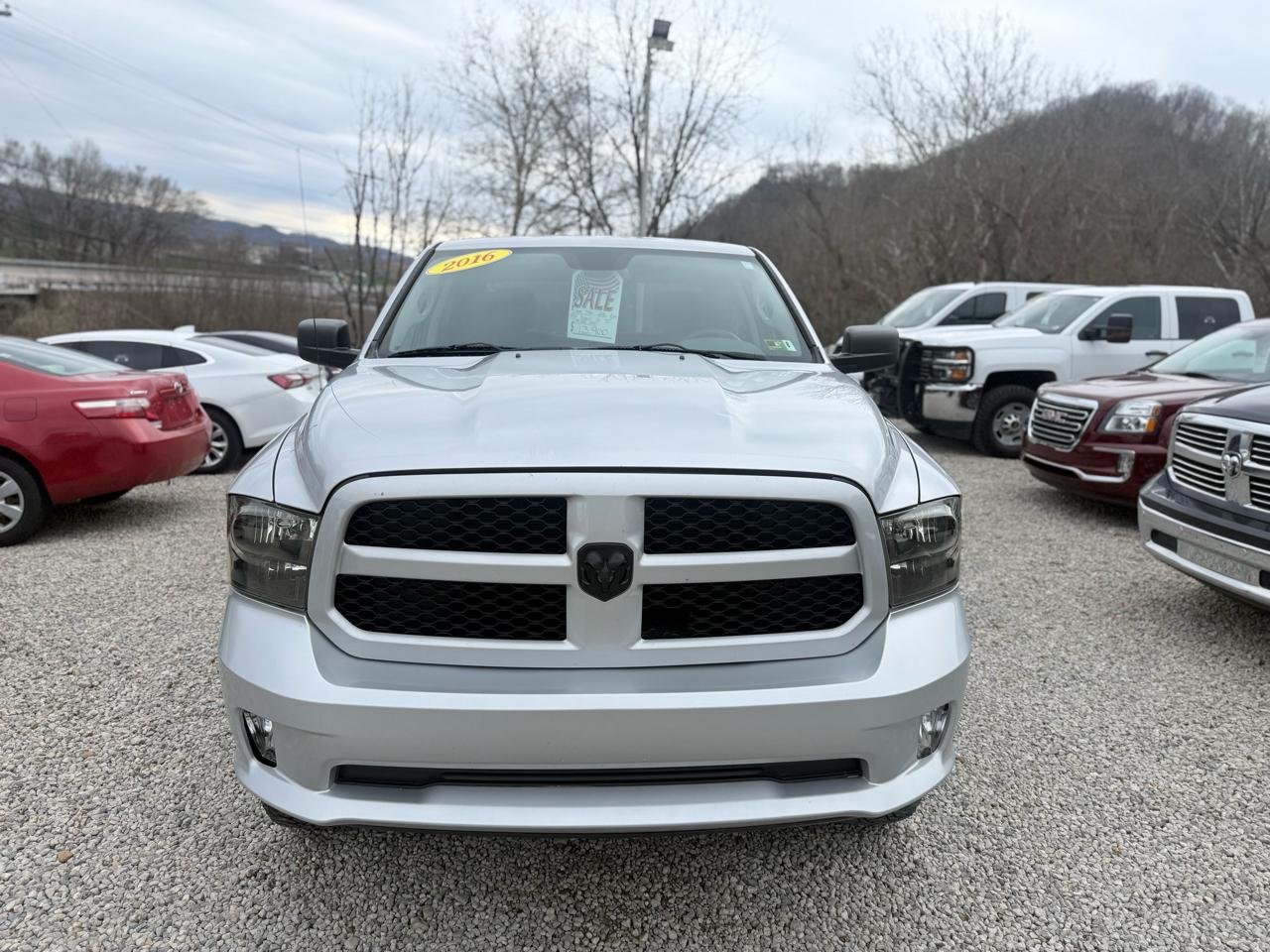 RAM 1500 4WD Crew Cab 140.5" Express 2016