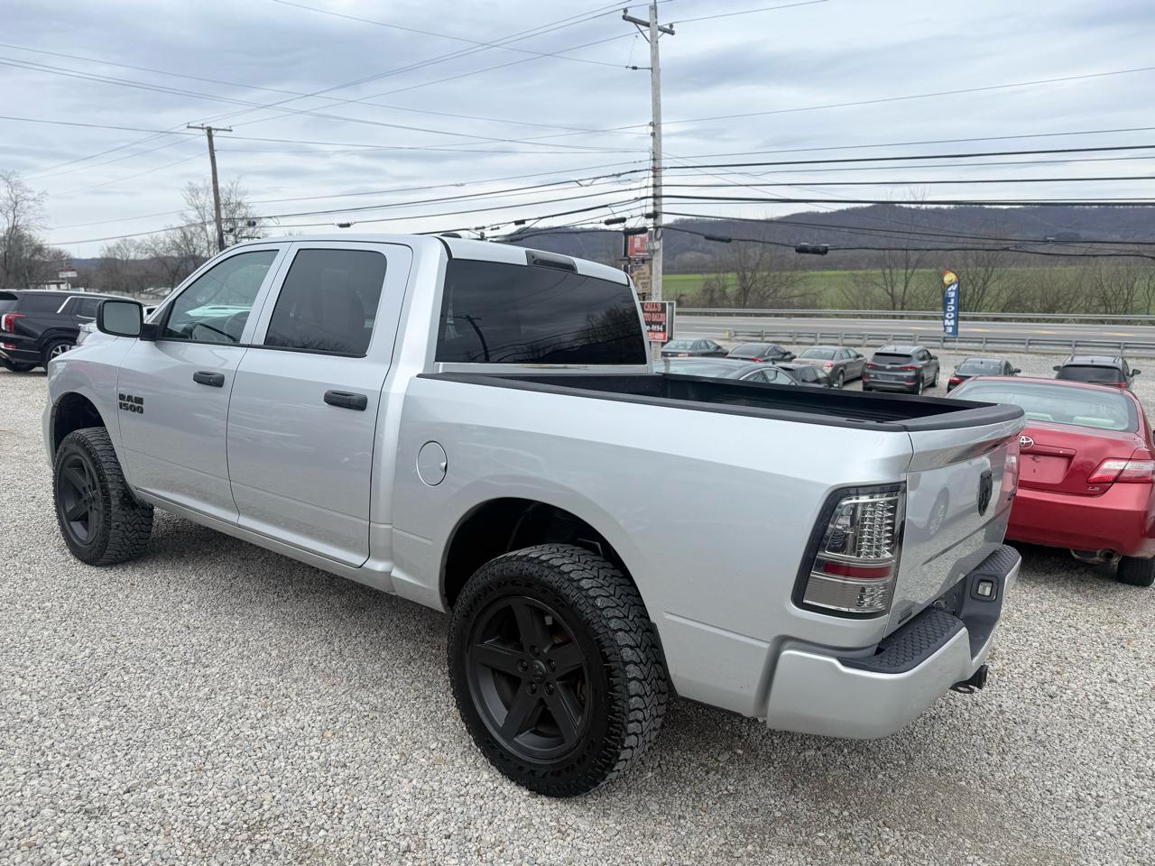 RAM 1500 4WD Crew Cab 140.5" Express 2016