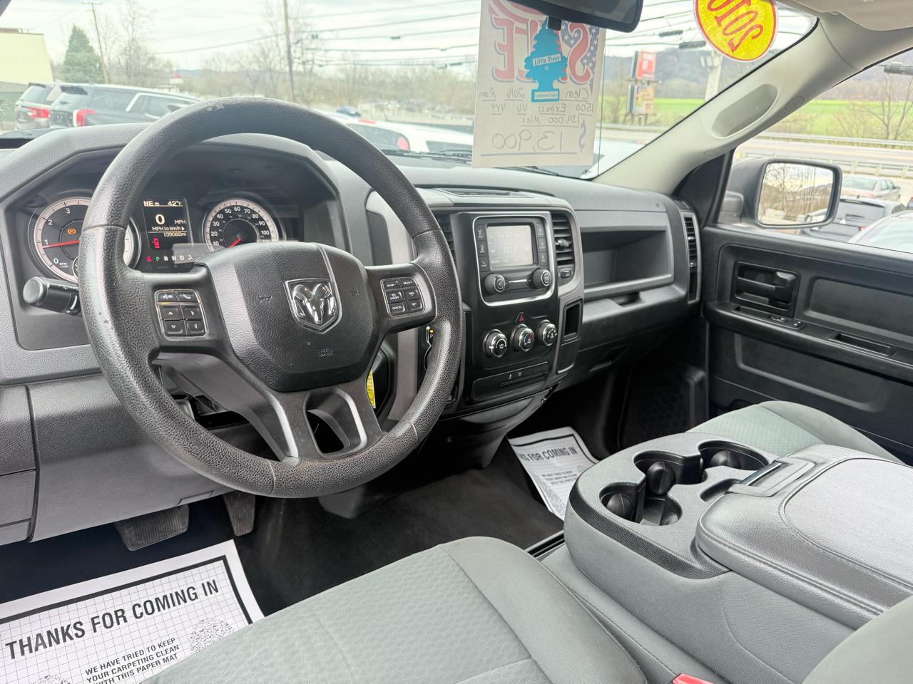 RAM 1500 4WD Crew Cab 140.5" Express 2016