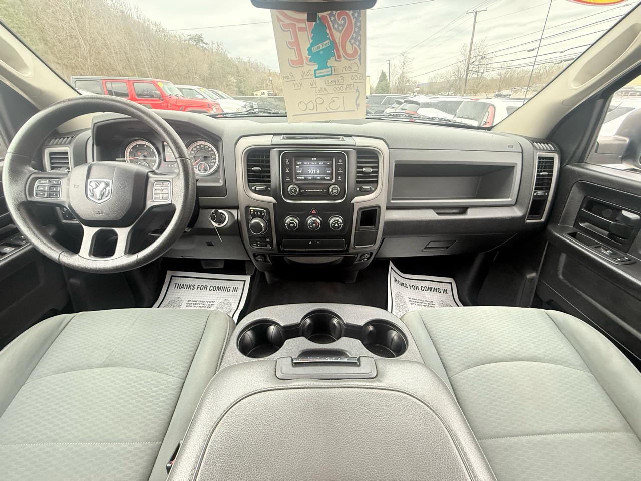 RAM 1500 4WD Crew Cab 140.5" Express 2016