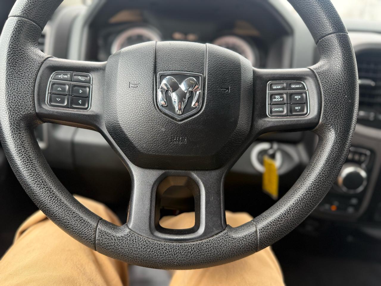 RAM 1500 4WD Crew Cab 140.5" Express 2016