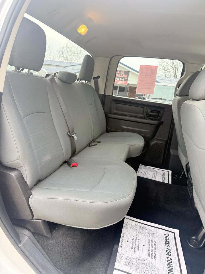 RAM 1500 4WD Crew Cab 140.5" Express 2016