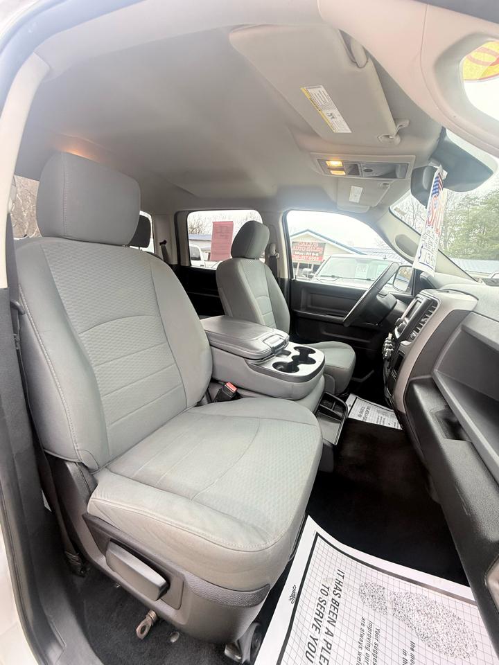 RAM 1500 4WD Crew Cab 140.5" Express 2016