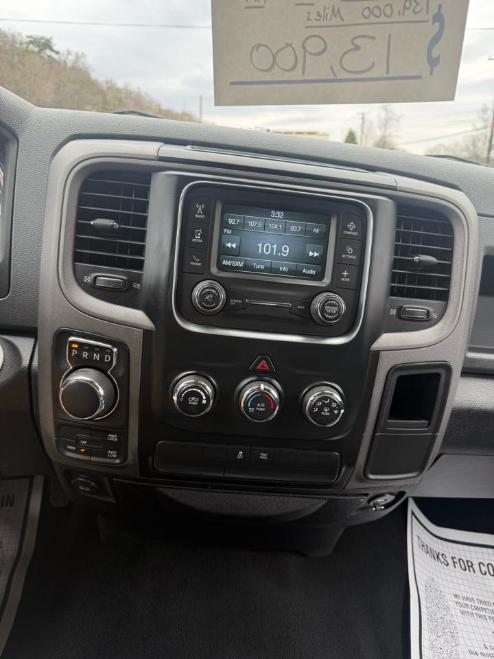 RAM 1500 4WD Crew Cab 140.5" Express 2016