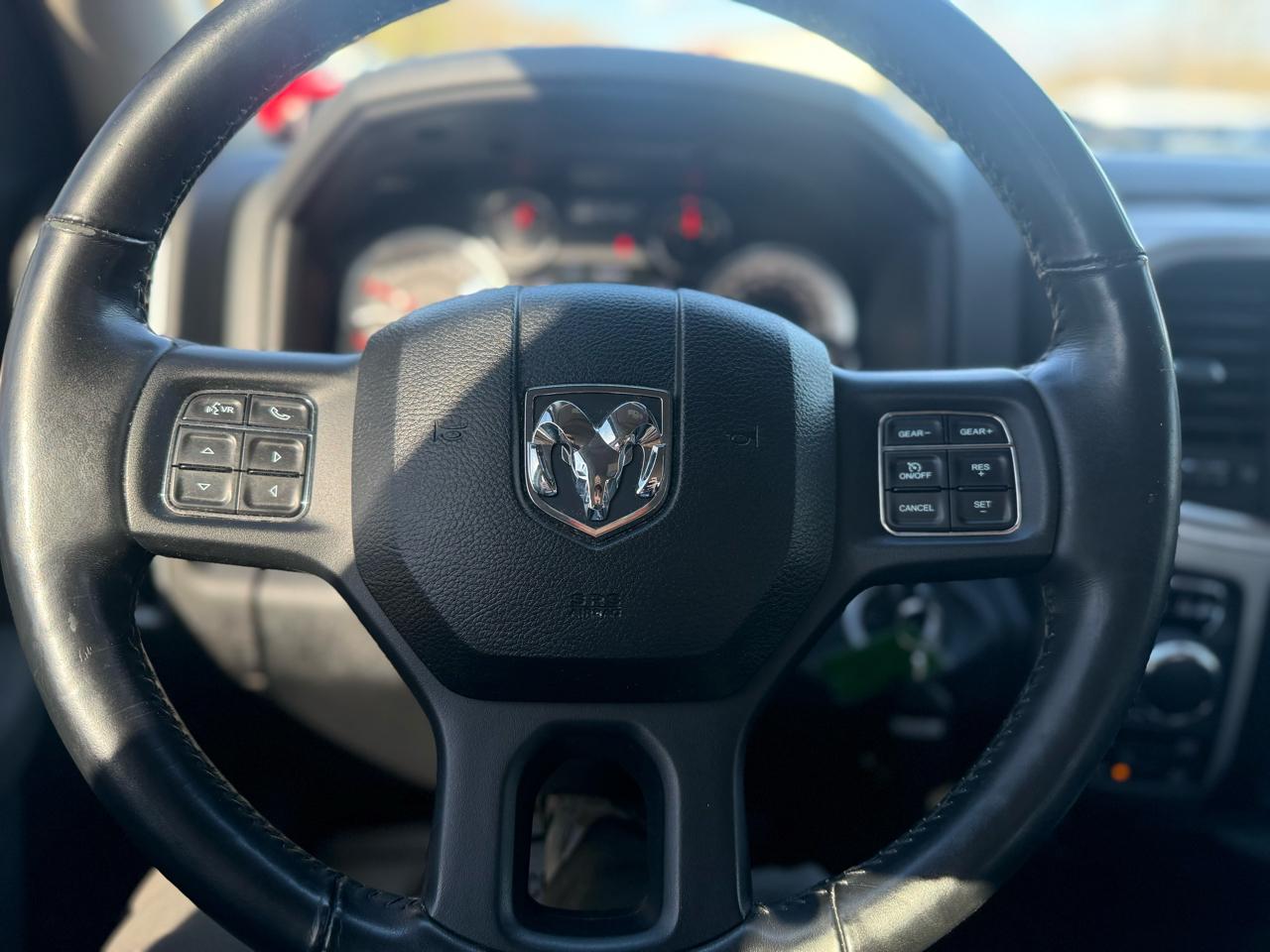 RAM 1500 4WD Crew Cab 149" Big Horn 2017