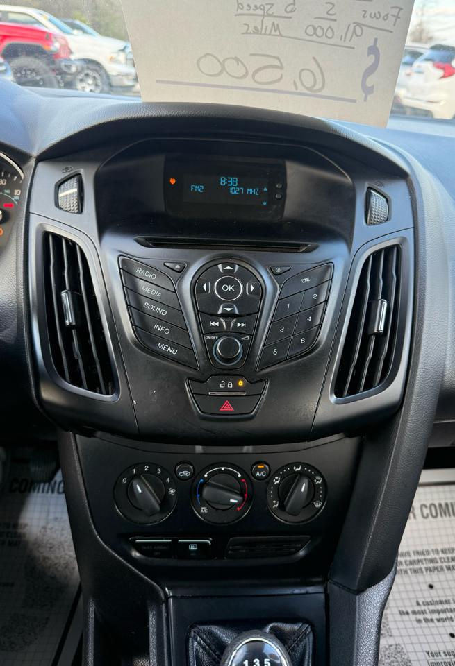 Ford Focus S Sedan 2014