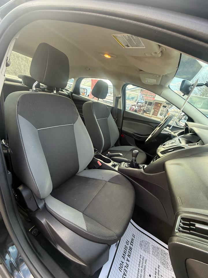 Ford Focus S Sedan 2014