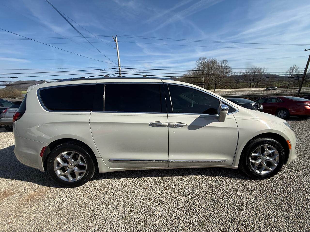 Chrysler Pacifica Limited 2017