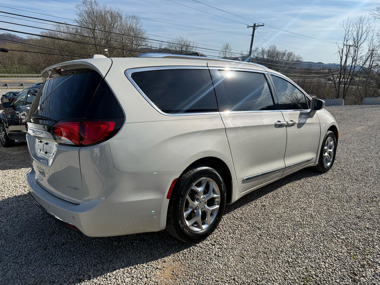Chrysler Pacifica Limited 2017