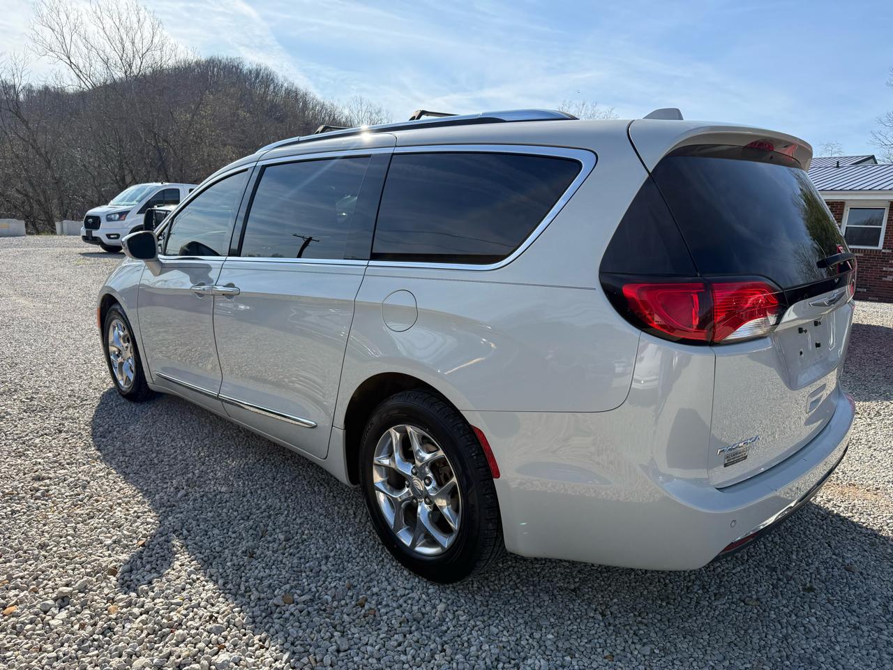 Chrysler Pacifica Limited 2017