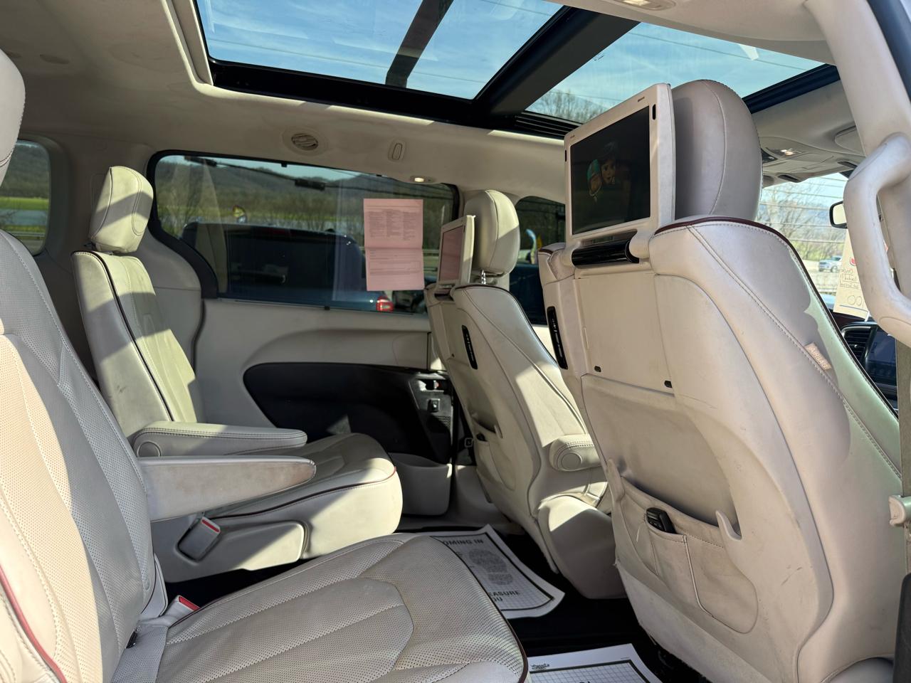 Chrysler Pacifica Limited 2017