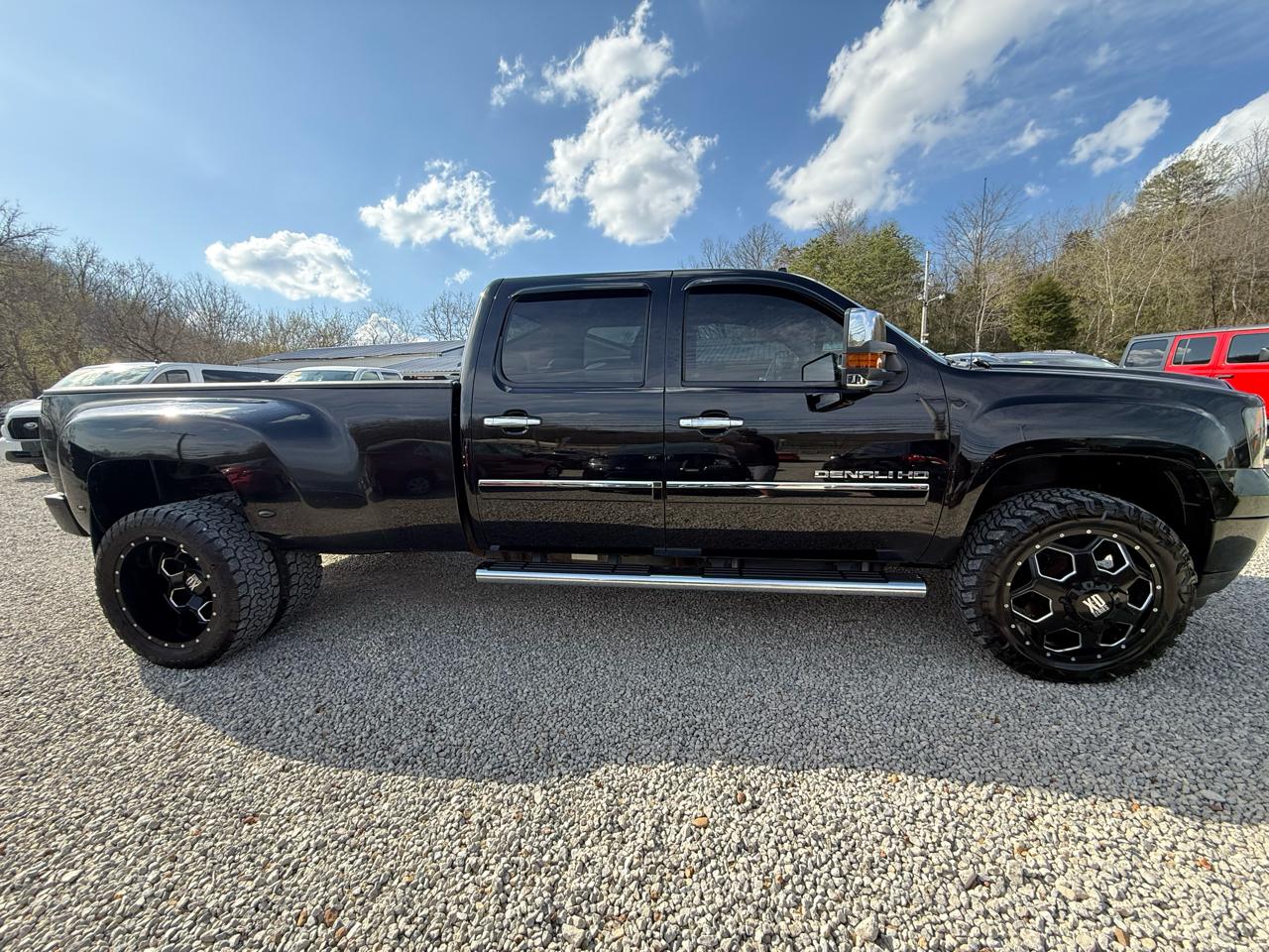 GMC Sierra 3500HD 4WD Crew Cab 167.7" DRW Denali 2011