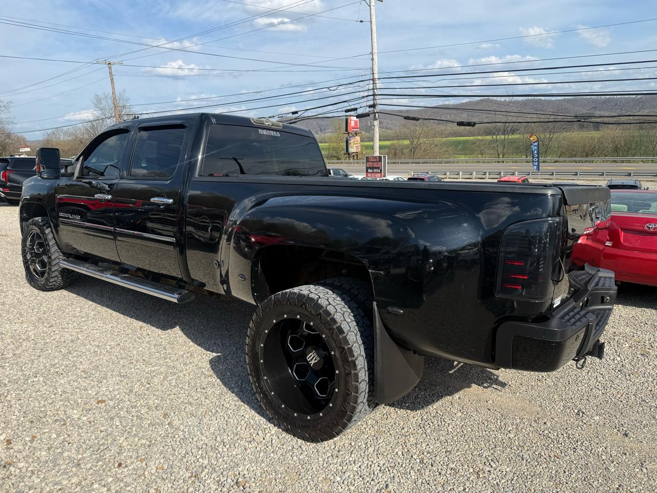 GMC Sierra 3500HD 4WD Crew Cab 167.7" DRW Denali 2011