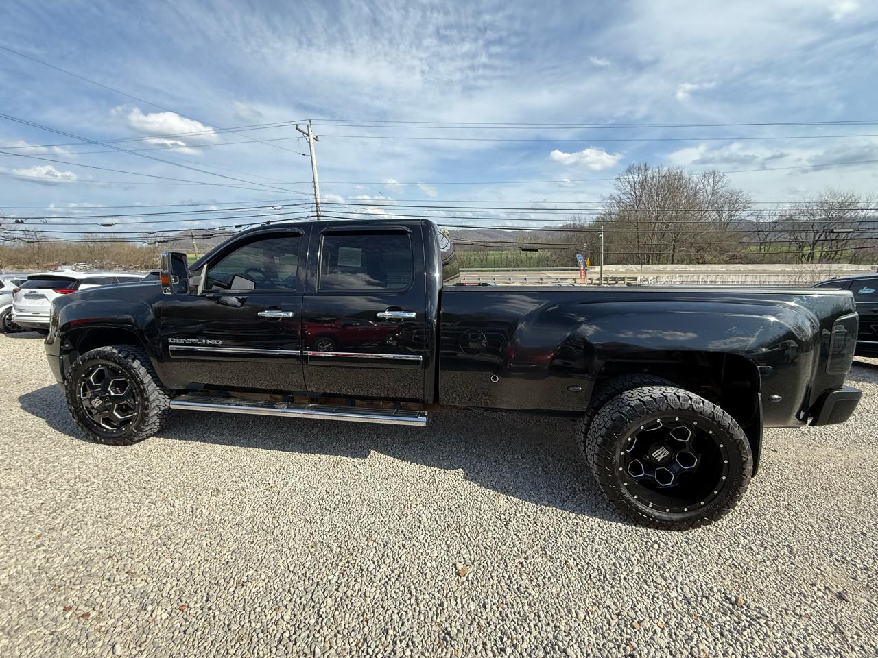 GMC Sierra 3500HD 4WD Crew Cab 167.7" DRW Denali 2011