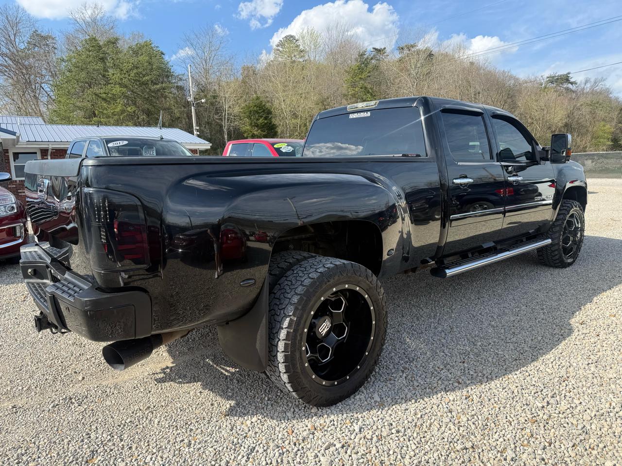 GMC Sierra 3500HD 4WD Crew Cab 167.7" DRW Denali 2011