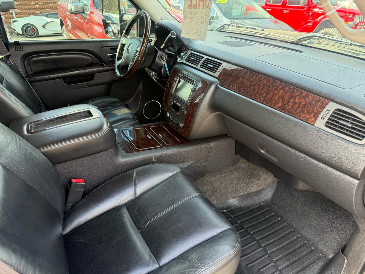 GMC Sierra 3500HD 4WD Crew Cab 167.7" DRW Denali 2011