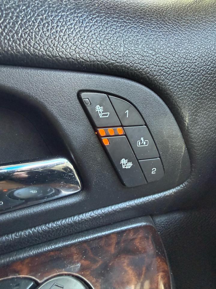 GMC Sierra 3500HD 4WD Crew Cab 167.7" DRW Denali 2011