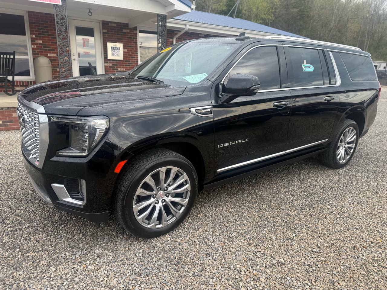 GMC Yukon XL Denali 4WD 2023