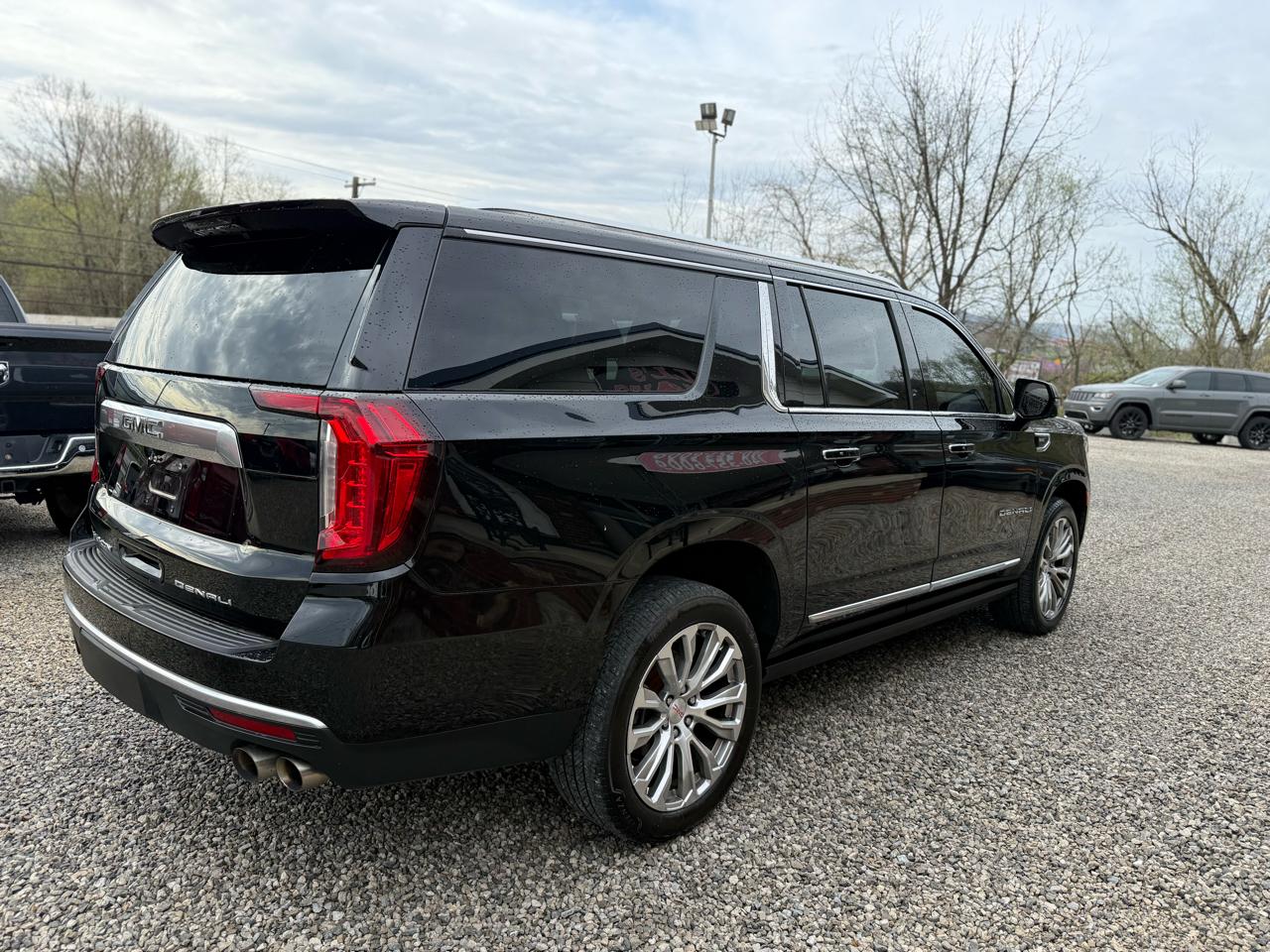 GMC Yukon XL Denali 4WD 2023