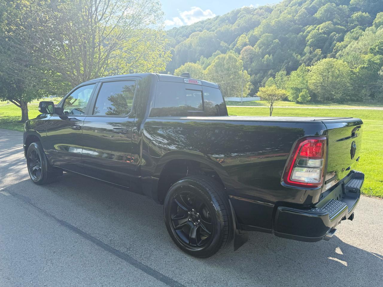 RAM 1500 Big Horn Crew Cab SWB 4WD 2021