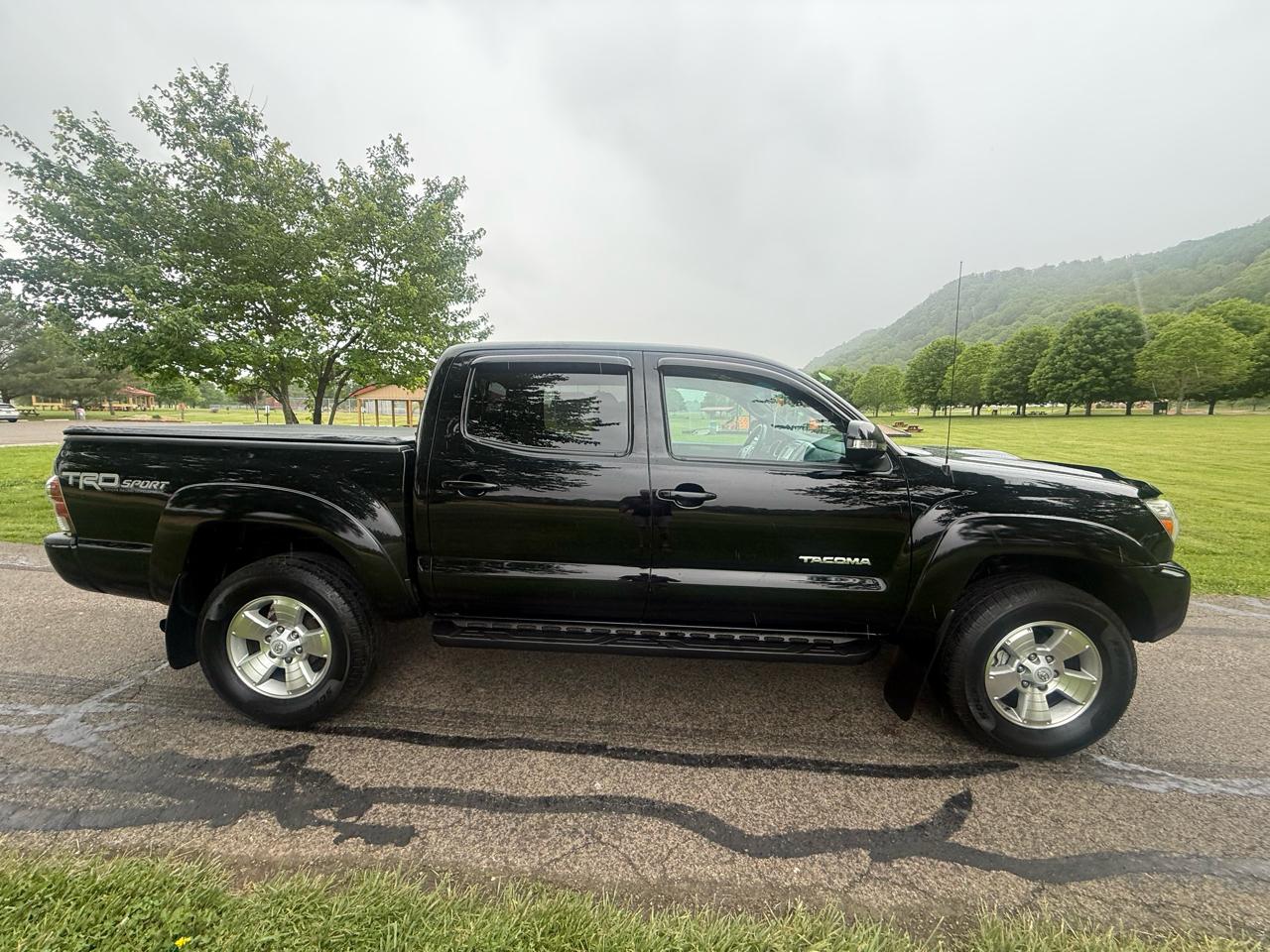 Toyota Tacoma 4WD Dbl LB V6 AT (Natl) 2015