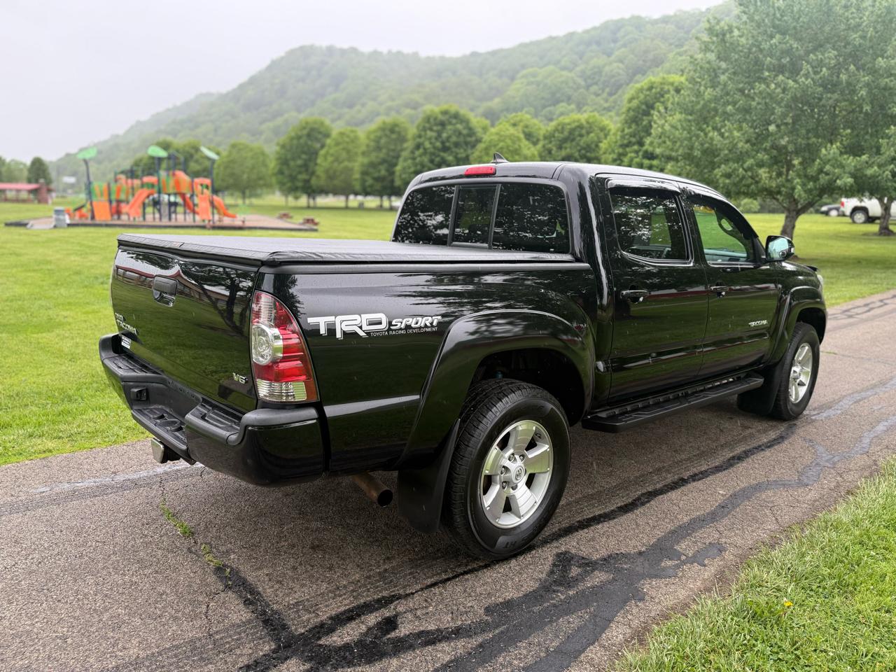 Toyota Tacoma 4WD Dbl LB V6 AT (Natl) 2015