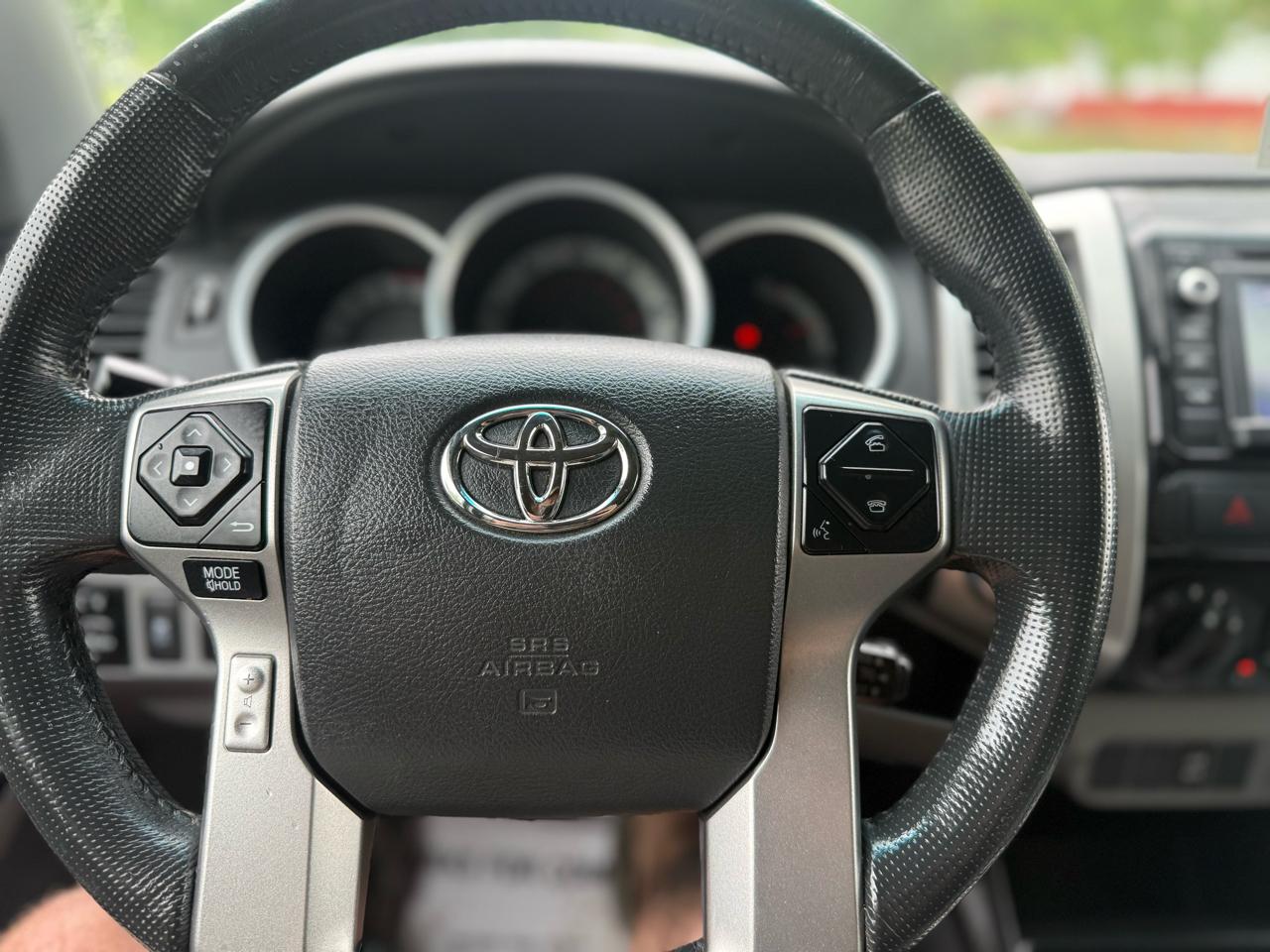 Toyota Tacoma 4WD Dbl LB V6 AT (Natl) 2015