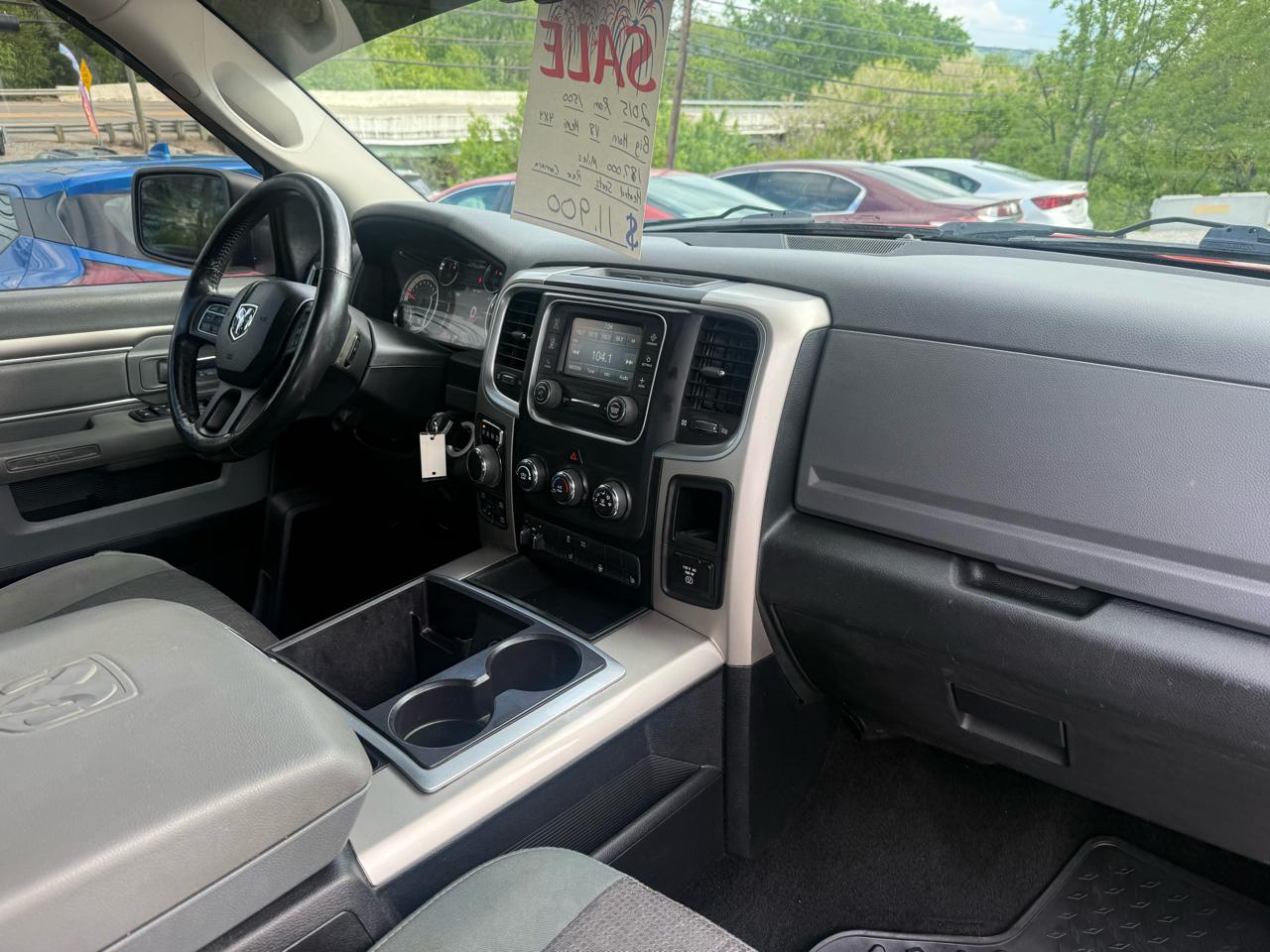 RAM 1500 4WD Crew Cab 140.5" Big Horn 2015