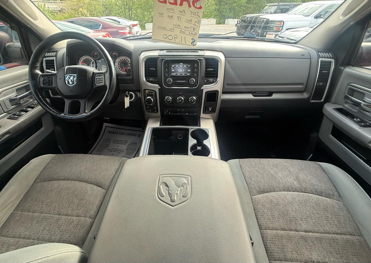 RAM 1500 4WD Crew Cab 140.5" Big Horn 2015