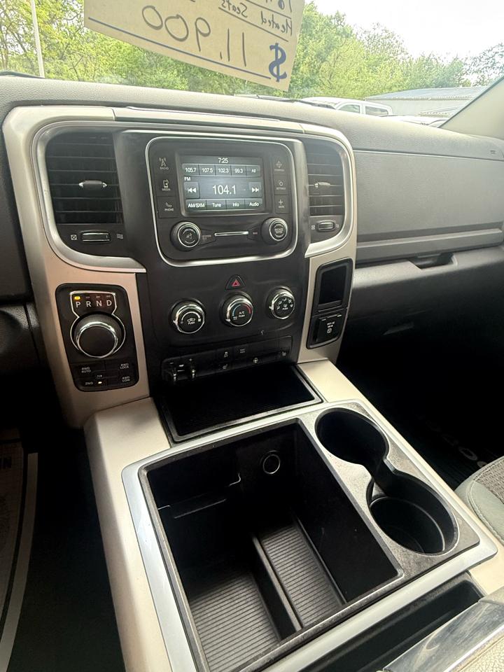 RAM 1500 4WD Crew Cab 140.5" Big Horn 2015