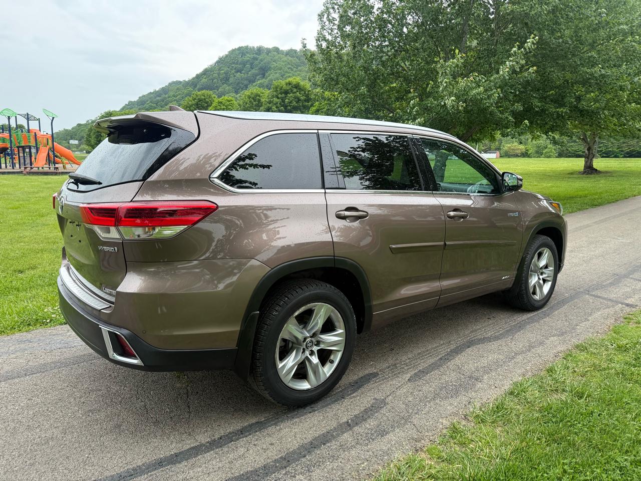 Toyota Highlander Hybrid Limited AWD 2019