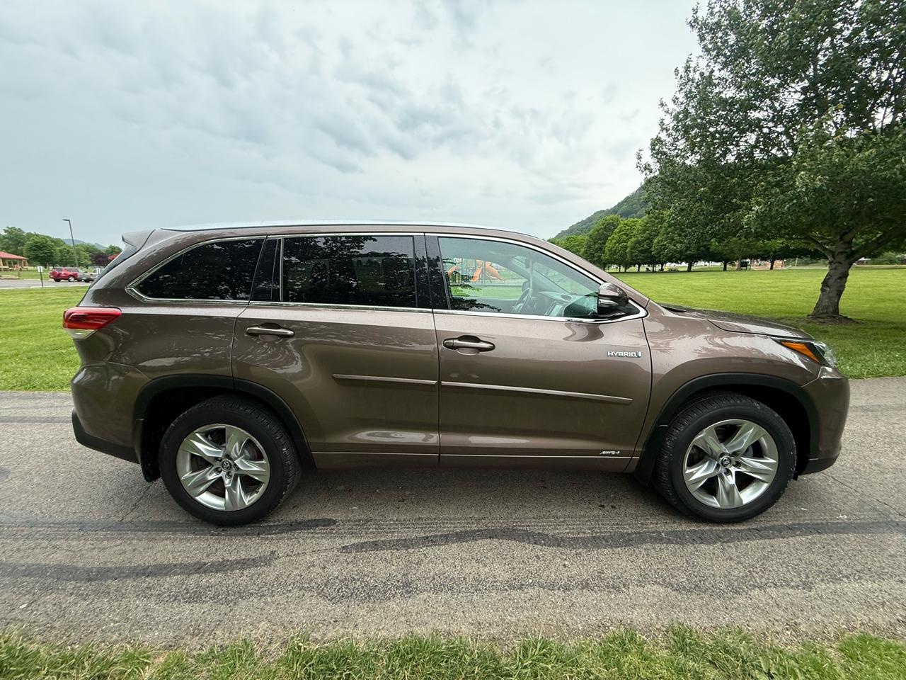 Toyota Highlander Hybrid Limited AWD 2019