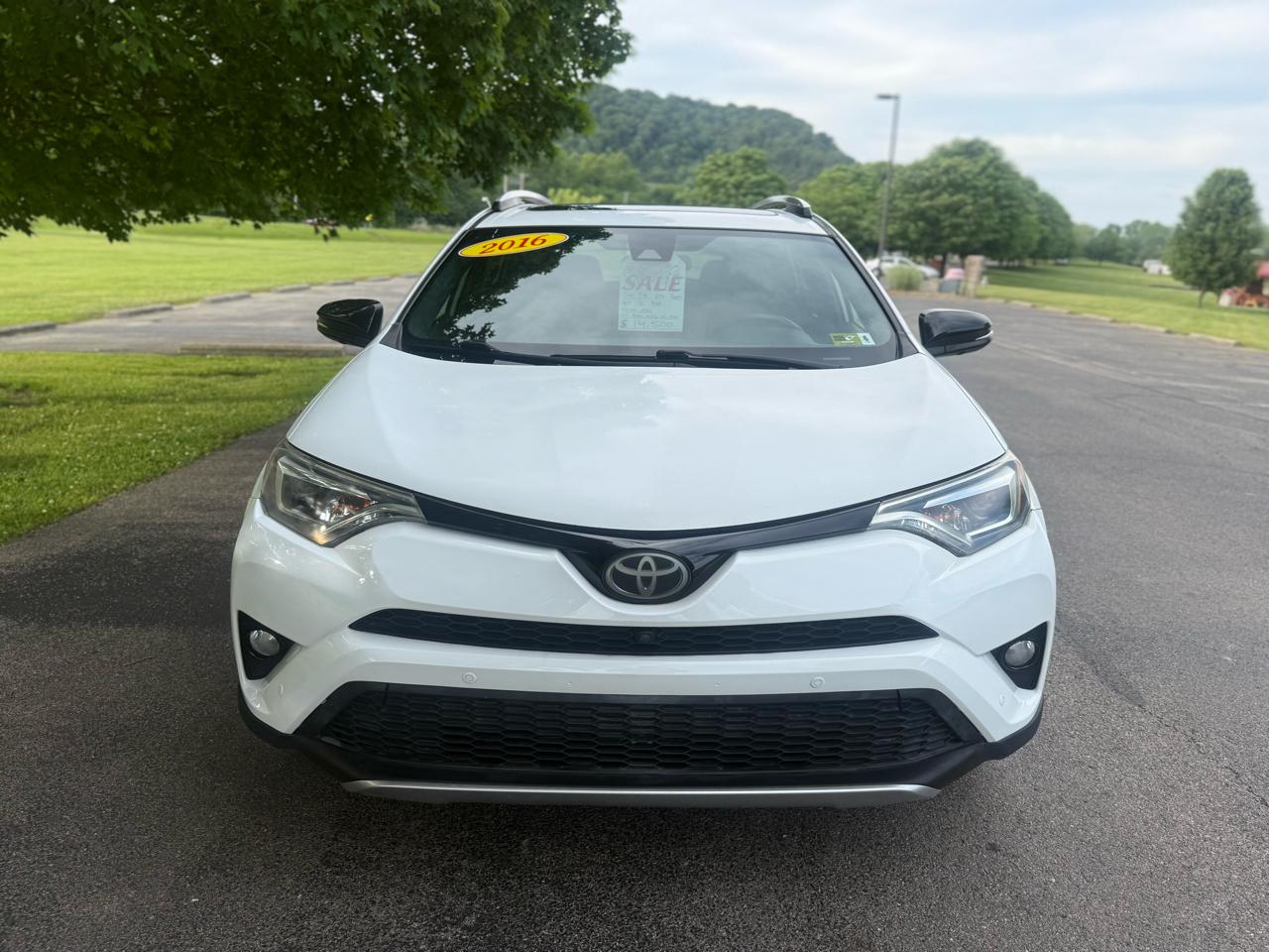 Toyota RAV4 SE AWD (Natl) 2016