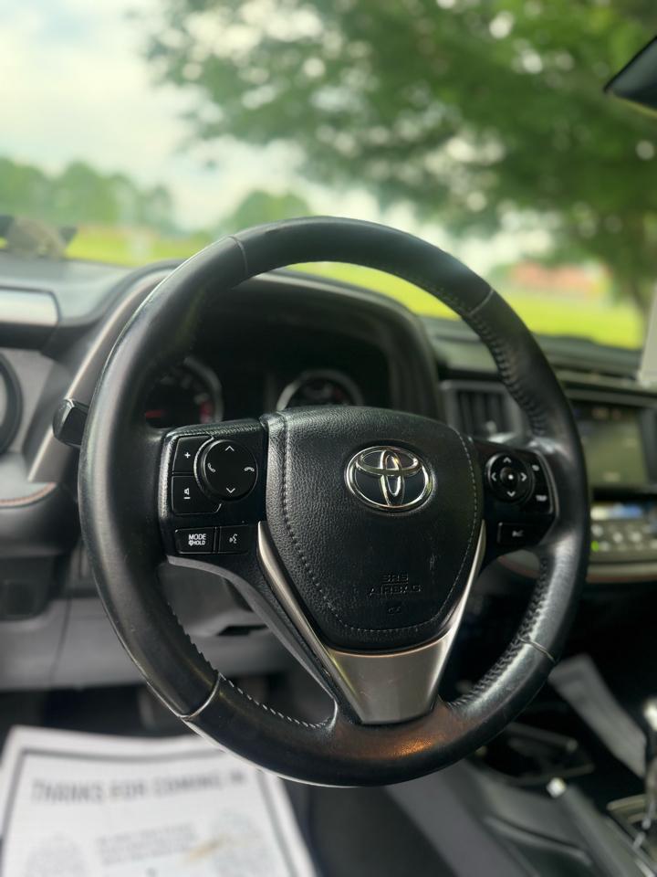 Toyota RAV4 SE AWD (Natl) 2016