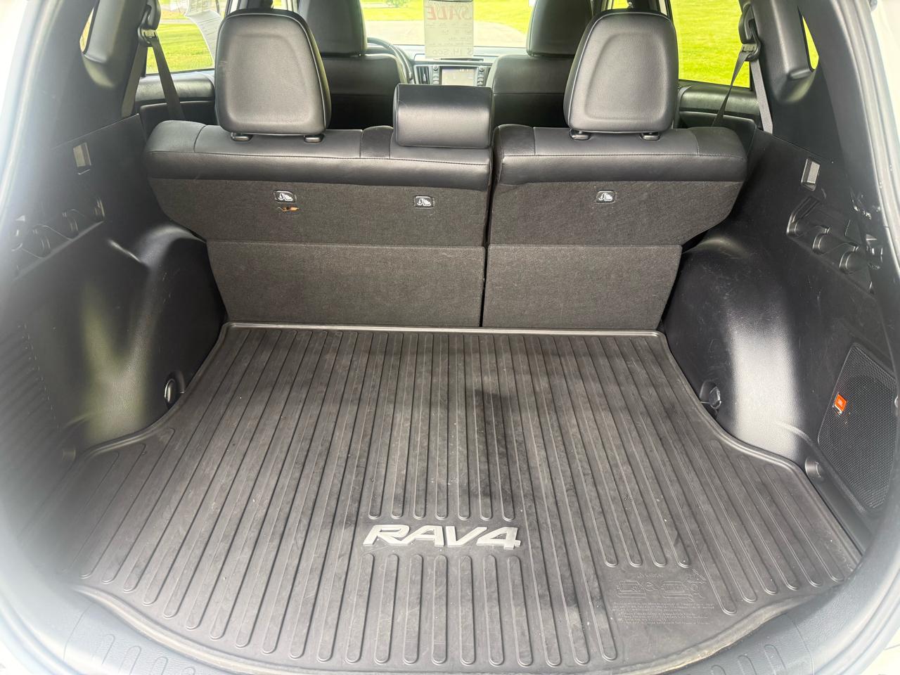 Toyota RAV4 SE AWD (Natl) 2016