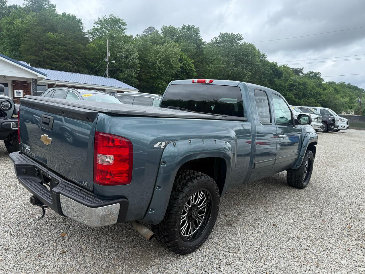 Chevrolet Silverado 1500 4WD Double Cab 143.5" LS 2011