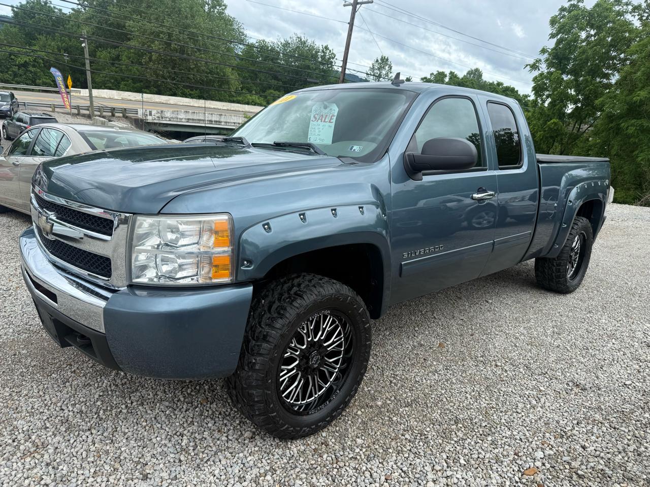 Chevrolet Silverado 1500 4WD Double Cab 143.5" LS 2011