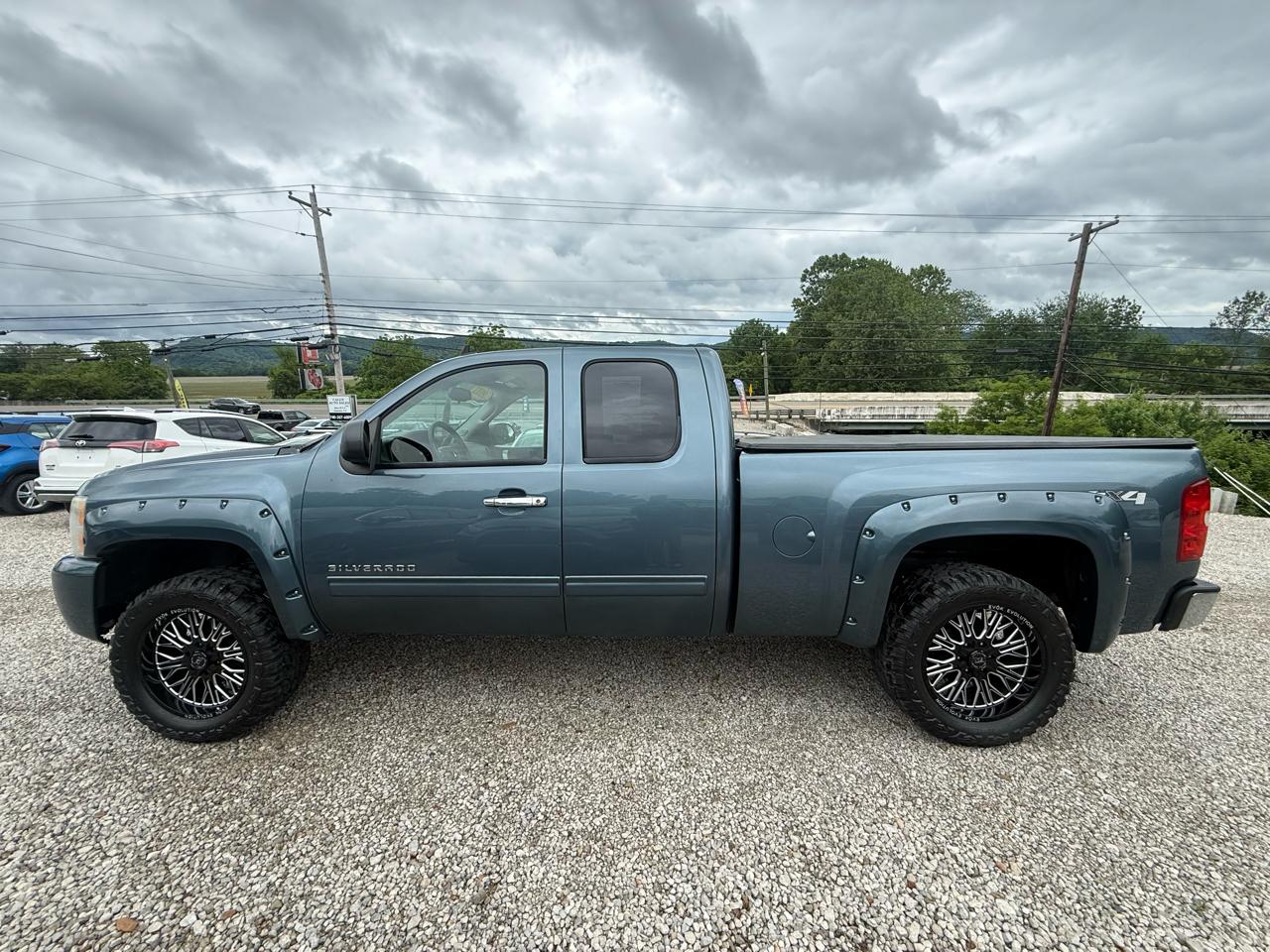 Chevrolet Silverado 1500 4WD Double Cab 143.5" LS 2011