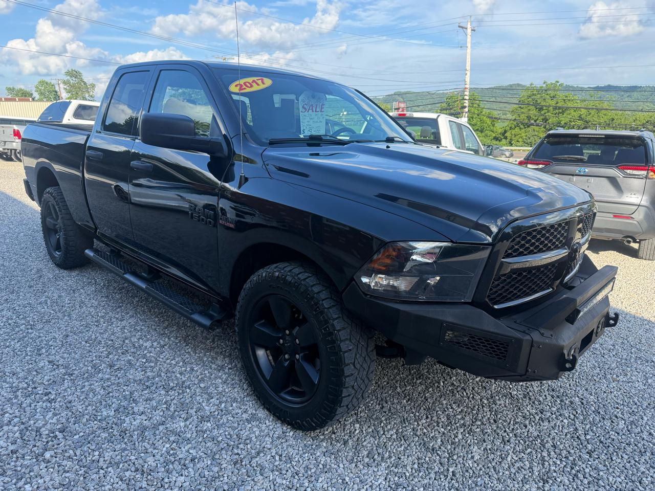 RAM 1500 4WD Crew Cab 140.5" Express 2017