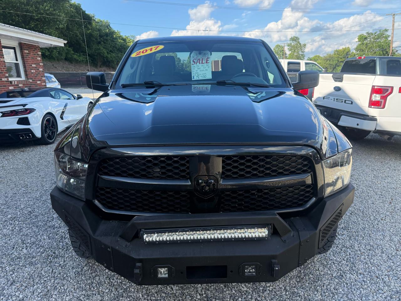 RAM 1500 4WD Crew Cab 140.5" Express 2017