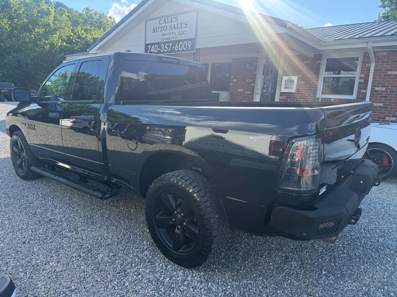 RAM 1500 4WD Crew Cab 140.5" Express 2017