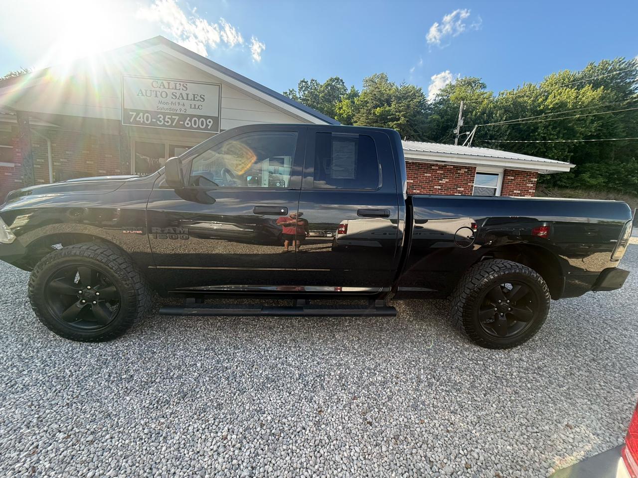 RAM 1500 4WD Crew Cab 140.5" Express 2017