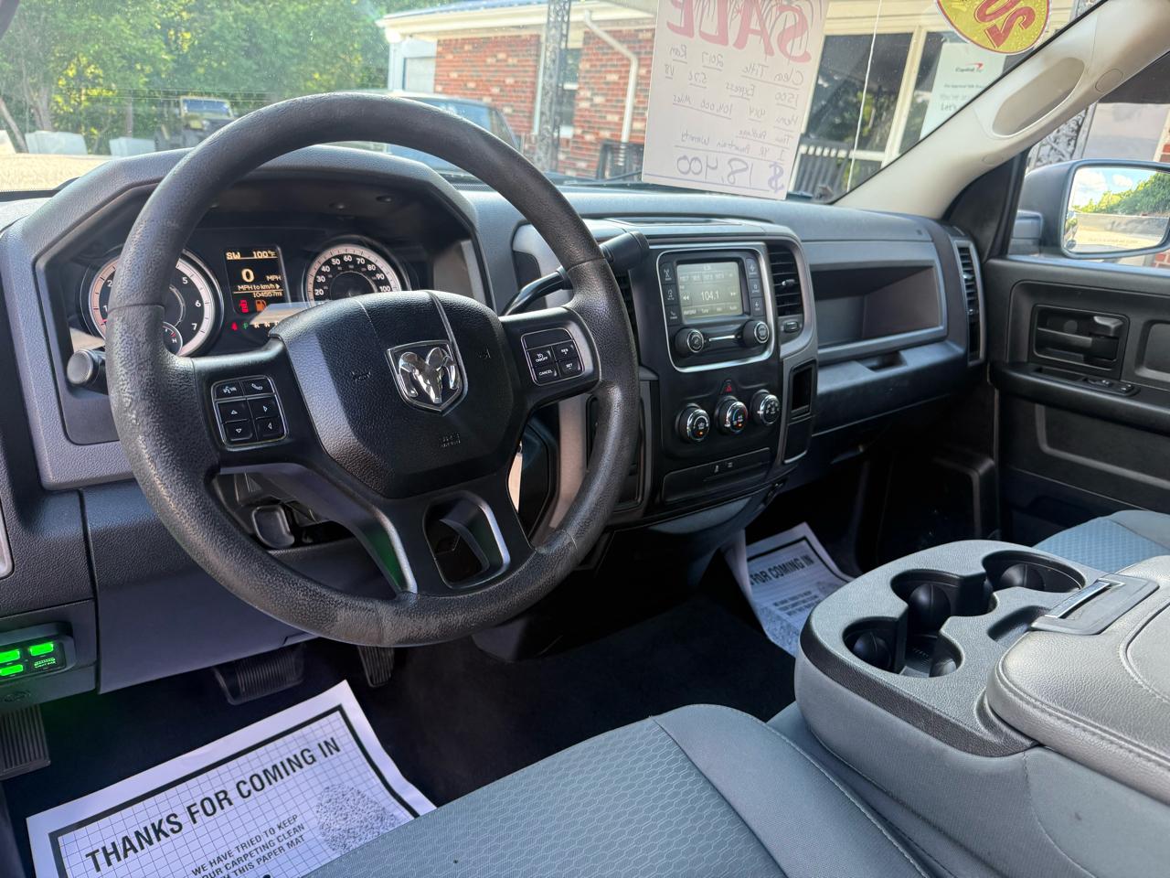 RAM 1500 4WD Crew Cab 140.5" Express 2017